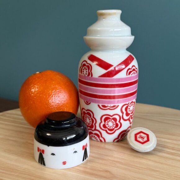 Vintage Kikkoman Kokeshi Doll Sake Bottle Cap With Red Floral Design Porcelain J - Picture 2 of 10